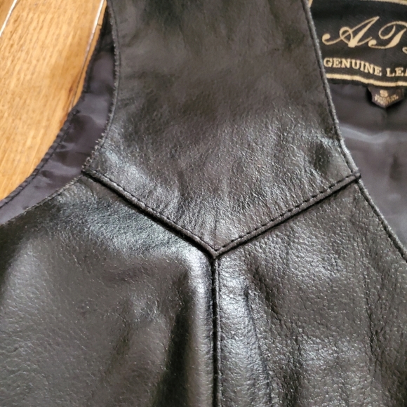 Leather Motorcycle Biker Vest - Picture 5 of 14